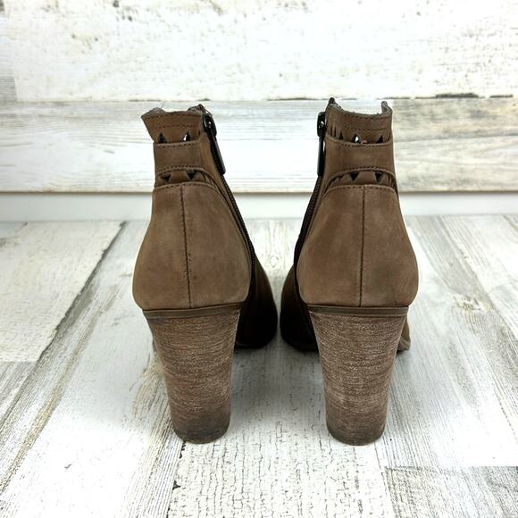 Vince Camuto Women’s 5.5 Brown Suede Diamond Cutout Ankle Boots - Picture 5 of 10